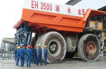 EH3500 电动轮矿用洒水车